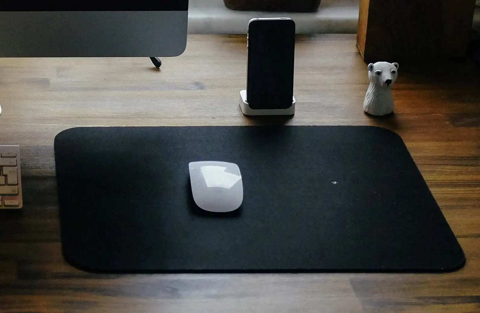 Mouse Pad Laptop Terbaru 2025 dengan Permukaan Presisi